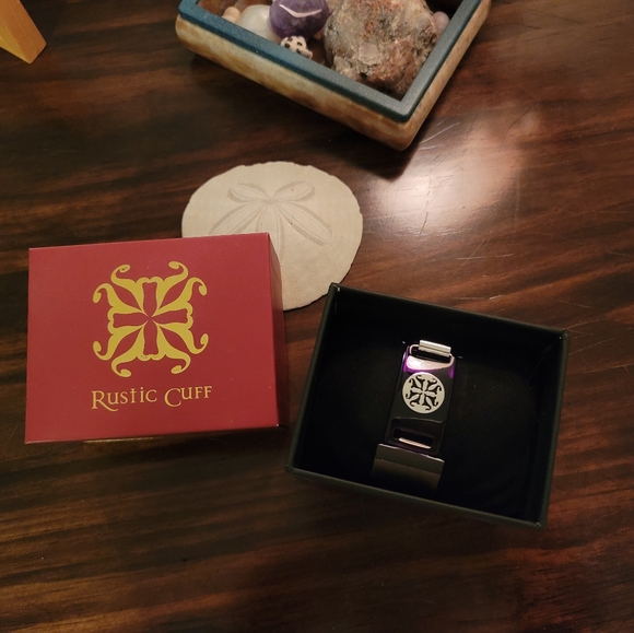 💜GORGEOUS RUSTIC CUFF BRACELET💜 - Picture 9 of 9